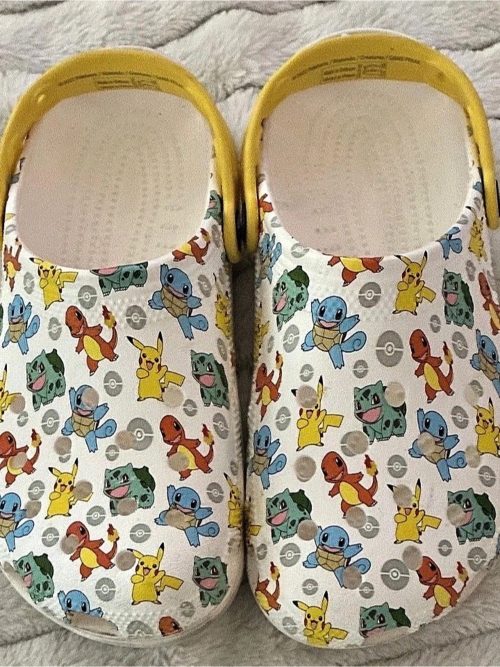 Crocs Pokémon Classic Clog Printed White & Yellow Kids 6 limited edition